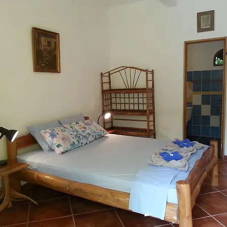 Casa Amarilla Samara